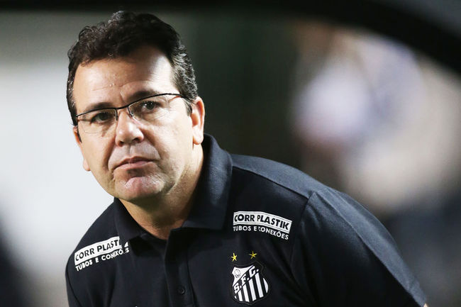 Enderson Moreira foi demitido do Santos supostamente por não escalar Gabigol
