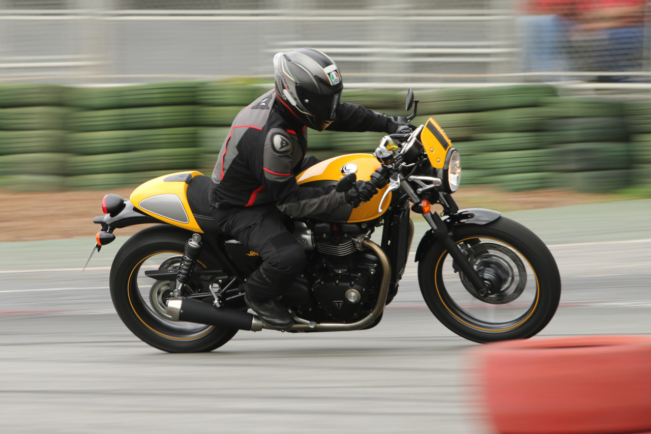 Street Cup é cafe racer mais "acessível" da Triumph R 41.990 UOL Carros