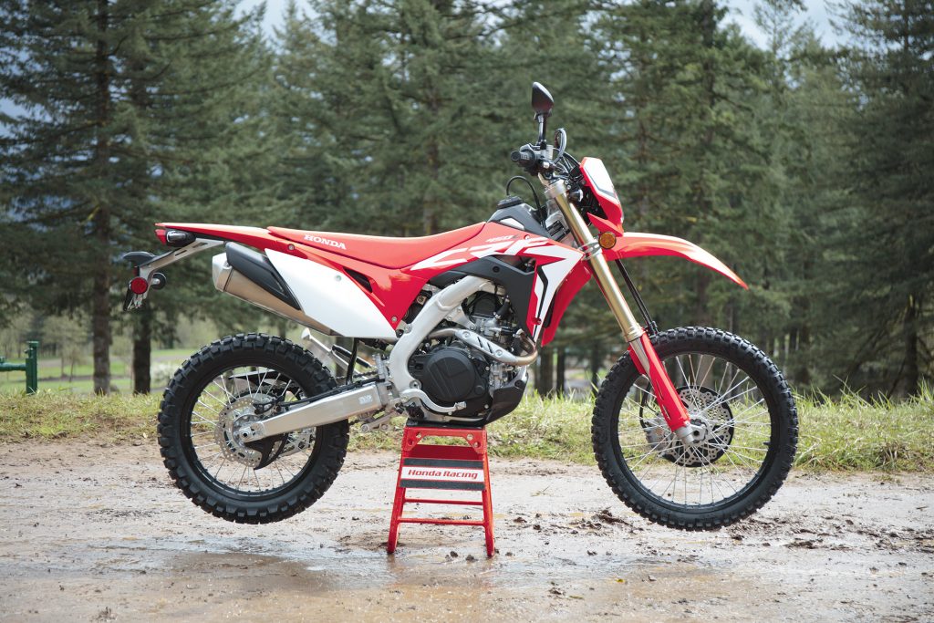 Infomoto - Nova Honda CRF 450L é moto de trilha para rodar na rua