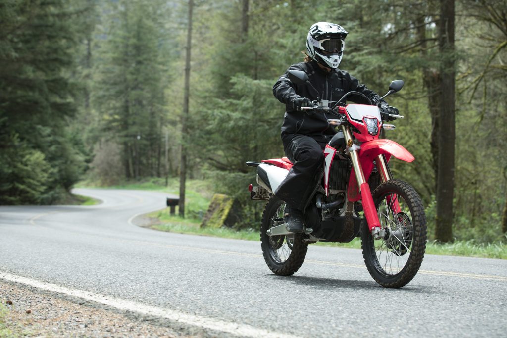 Nova Honda CRF 450L é moto de trilha para rodar na rua - UOL Carros