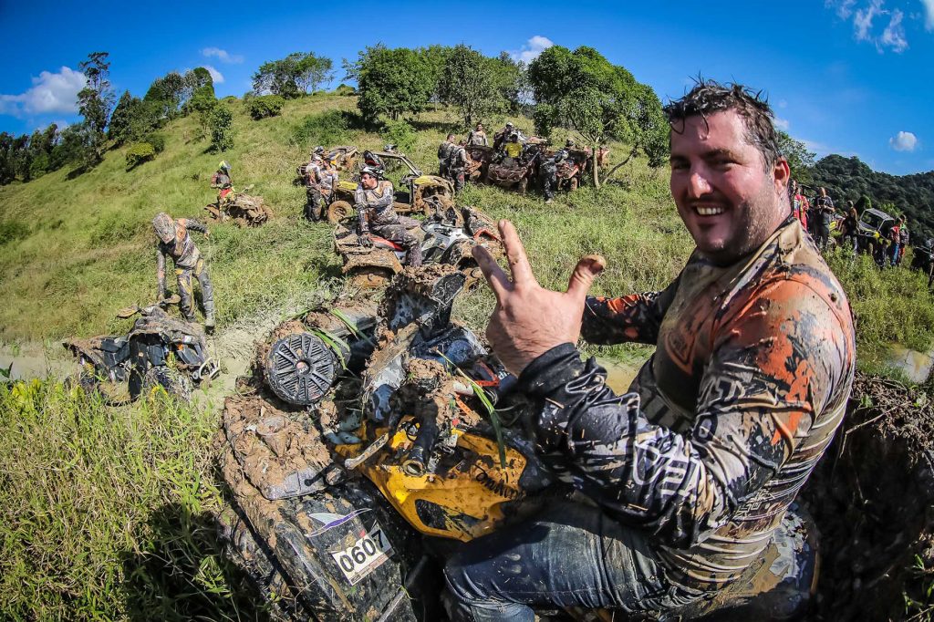 Maior encontro de motos off-road do mundo reúne mais de 3.000 pessoas em SC  - UOL Carros