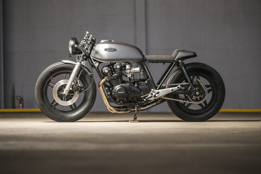 Honda CB 750 dos anos 1970 customizada no Brasil ganha fama internacional -  UOL Carros