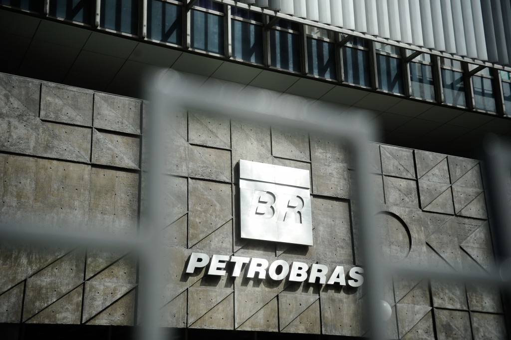 Os deputados federais da Comissão Parlamentar de Inquérito (CPI) que investiga irregularidades na Petrobras fazem uma visita técnica à sede da empresa no Rio (Tânia Rêgo/Agência Brasil)