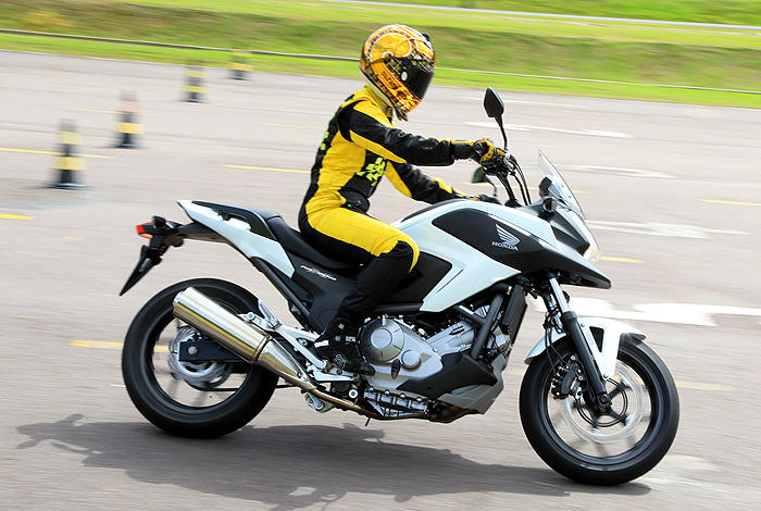 NC 700X é a nova moto 'crossover' da Honda - BlogAuto