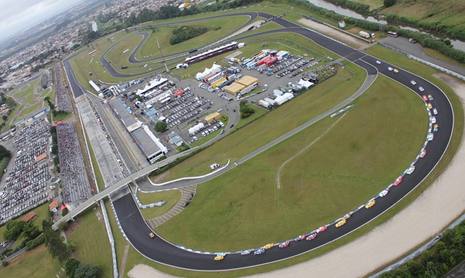 Metropolitano de Curitiba começa com 70 carros na pista - Racemotor