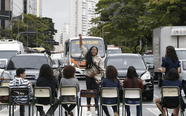 Protesto de estudantes que parou a avenida Rebouças, em São Paulo (Foto: Marlene Bergamo/Folhapress)