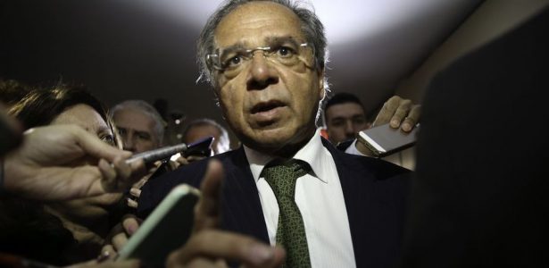 Guedes adota chantagem, estratégia de Temer, pela Reforma da Previdência