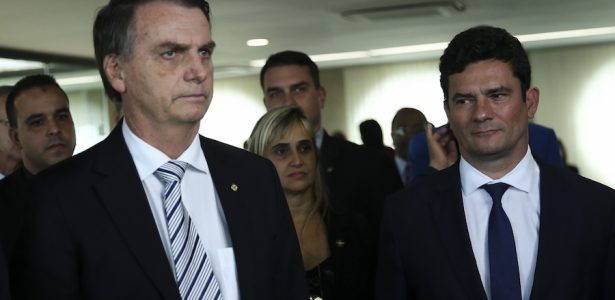 Bolsonaro (32% de aprovação, em queda) pode se tornar refém de Moro (59%)