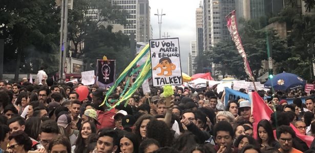 Manifestação contra cortes na educação teve um toque de Junho de 2013