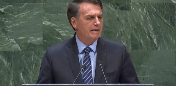 Bolsonaro foi denunciado no TPI por estar blindado no Brasil, diz advogada