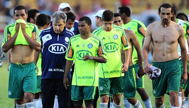 Jogadores do Palmeiras, apos a partida de Flamengo x Palmeiras, valida pela trigesima sexta rodada do Campeonato Brasileiro de 2012. - Estadio Raulino de Oliveira - Volta Redonda-RJ - Brasil - 18/11/2012 - Foto: Djalma Vassao/Gazeta Press