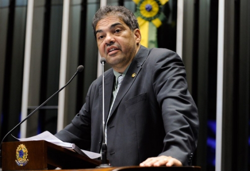 O suplente de Rollemberg, Hélio José, na Tribuna do Senado. Foto: Ag. Senado