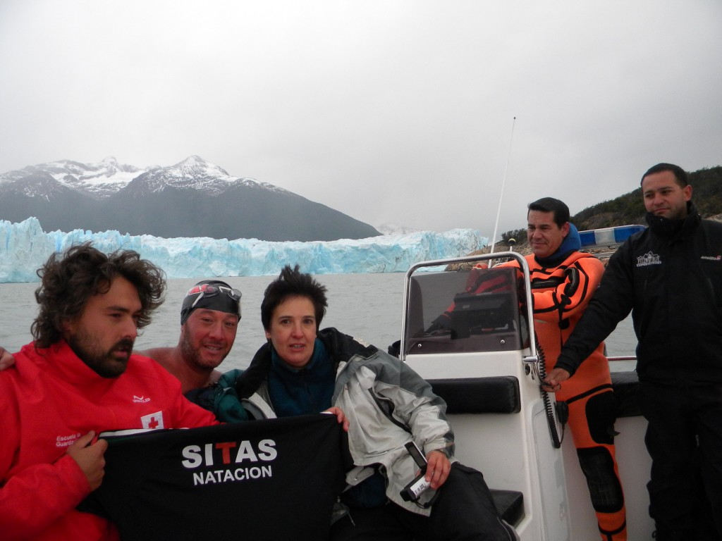 O staff de González no barco de apoio - Foto: Arquivo pessoal