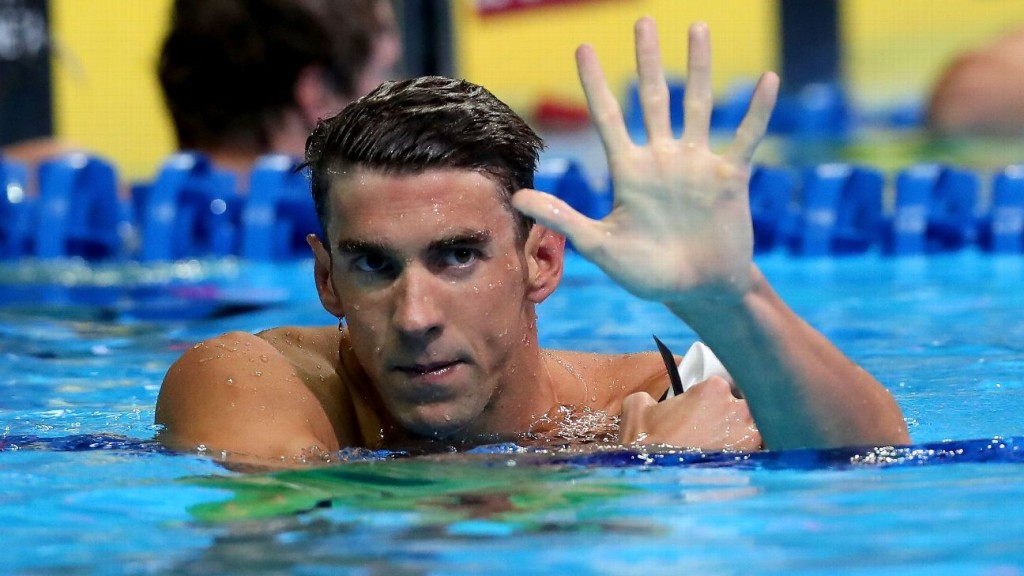 Michael Phelps mostra o numero de vezes que é olímpico - Foto: Reprodução