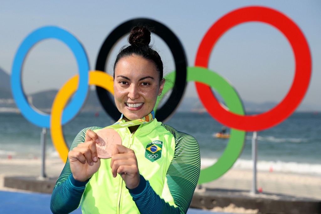 Poliana Okimoto e seu bronze olímpico (foto: Satiro Sodré/SSPress)
