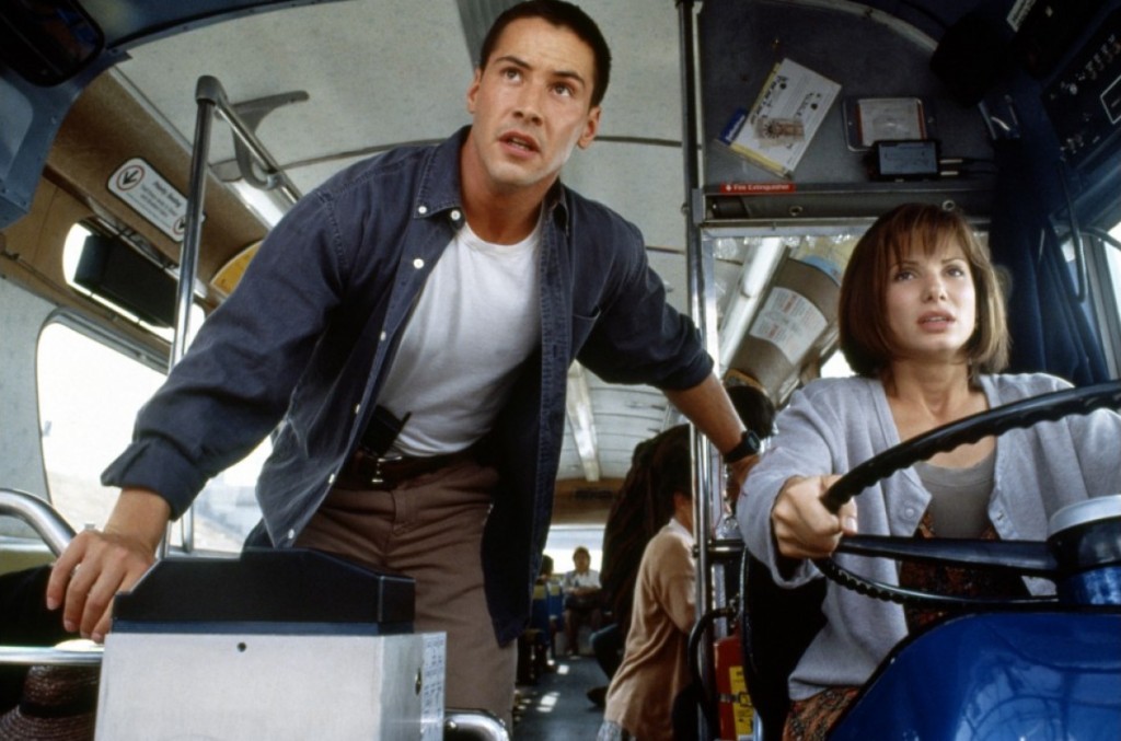 Tem uma bomba no ônibus, e ela não tem nada a ver com Sandra Bullock: Keanu em Velocidade Máxima