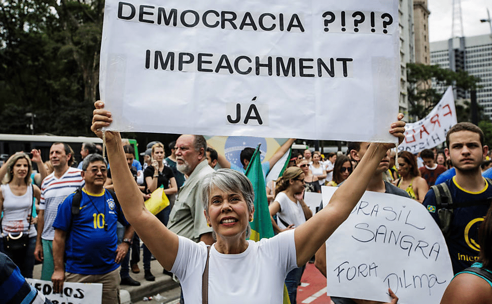 Passeata pró-impeachment em São Paulo - Foto Eduardo Anizelli/Folhapress