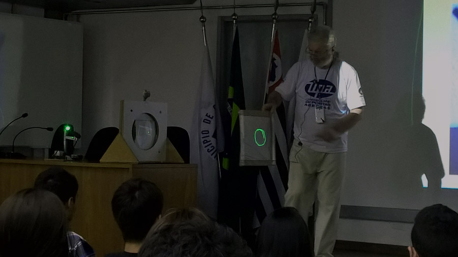 UPA2016_palestra_lua-nao-tem-massa
