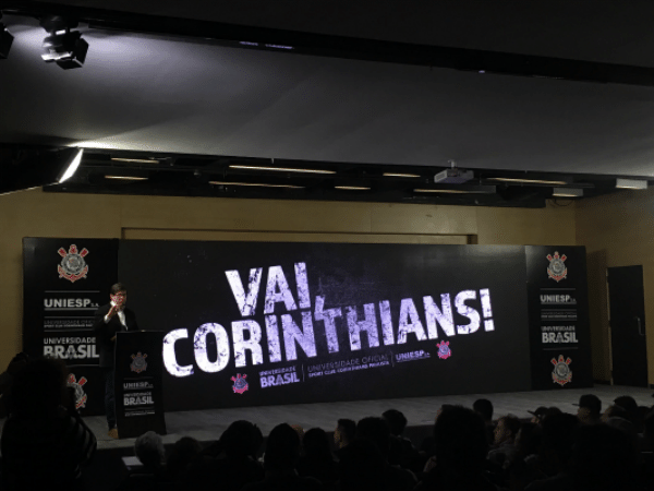 Professor e jornalista dá aula magna no Corinthians
