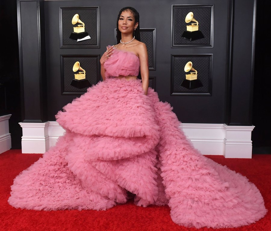 Vestidos, brilho, decotes e mais: os looks das famosas no Grammy 2021 -  Purepeople