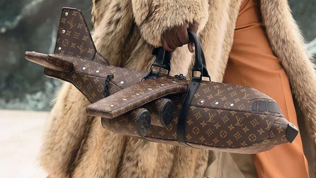 Louis Vuitton lança bolsa em formato de avião por US 39 mil Blog