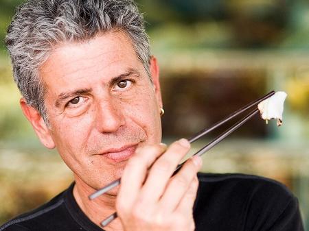 O chef Anthony Bourdain falou sobre Bill Clinton e Harvey Weinstein em uma entrevista inédita - Divulgação