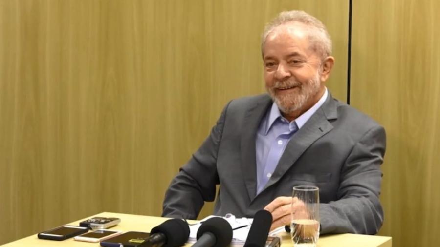 Ex-presidente concede entrevista na sede da Polícia Federal em Curitiba (Arquivo) - Reprodução