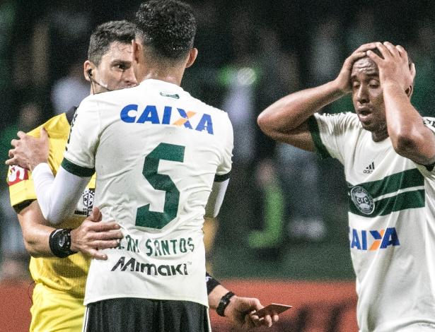 Anderson é expulso: Coxa é o recordista de vermelhos no Brasileirão - false