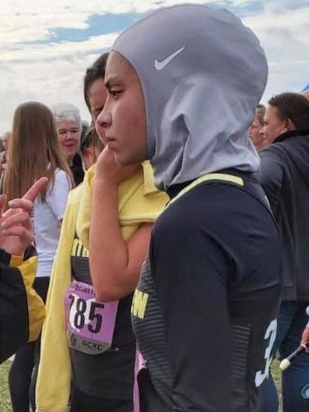 Em 2019, outra atleta, Noor Alexandria Abukaram, foi desclassificada por usar hijab - (Reprodução/CNN)