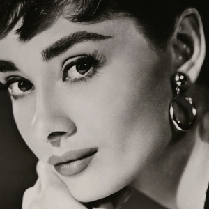 Audrey Hepburn - -