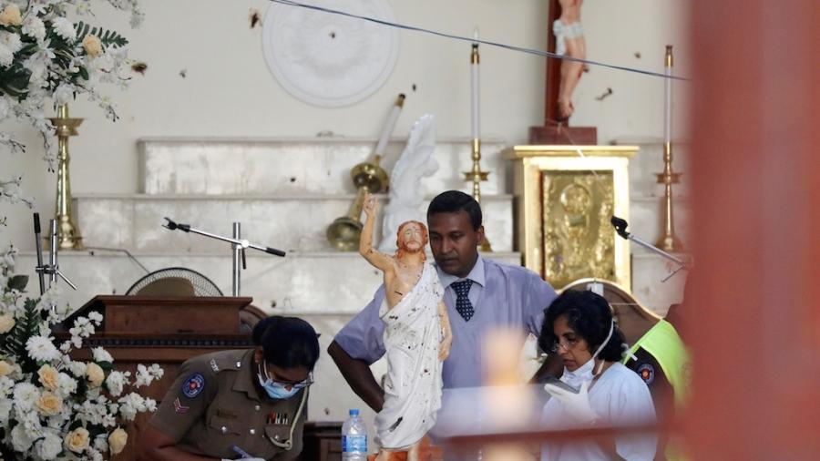 21.abr.2019 - Igreja católica atingida em ataques no domingo de Páscoa - 