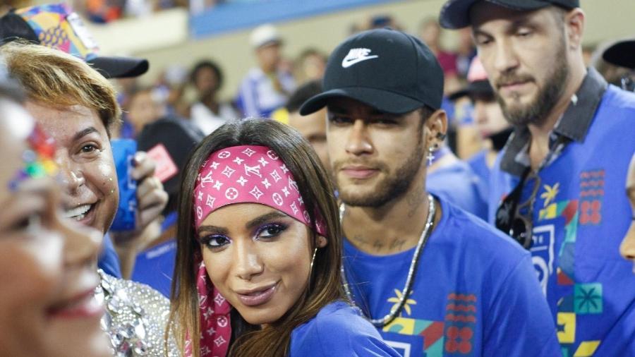 Anitta foi flagrada aos beijos com Neymar na Sapucaí e Bruna Marquezine soube do "encontro" - 