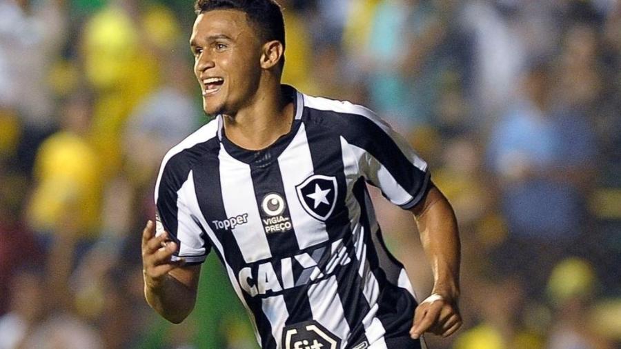 Erik vive grande fase e ajudou Botafogo a alcançar marca de seis jogos sem perder - 