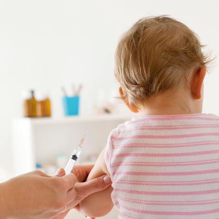 Doença pode ser evitada pela vacina tríplice viral, que protege contra sarampo, rubéola e caxumba - false