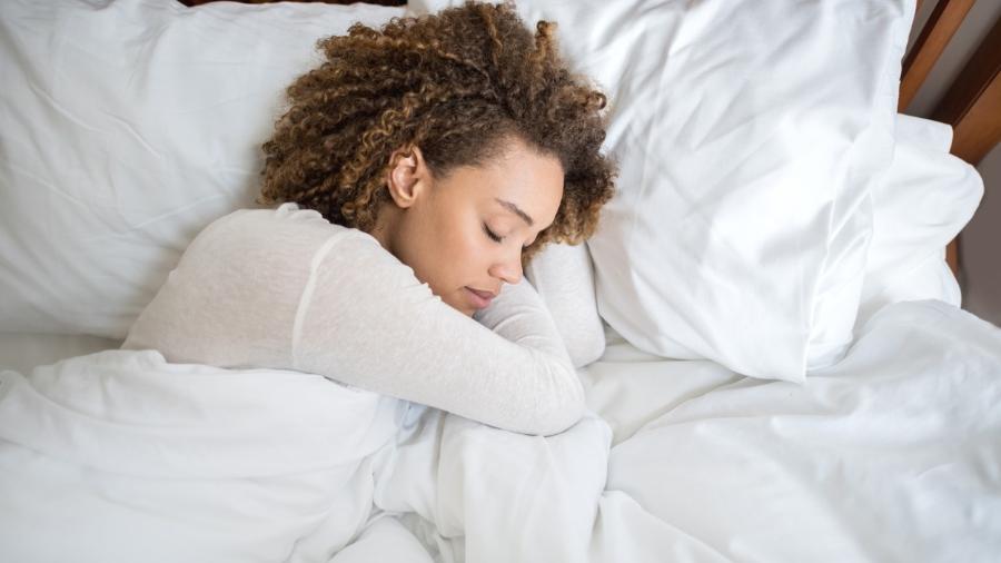 Para chegar à velhice de maneira saudável, dizem cientistas, é preciso investir em boas noites de sono  - 