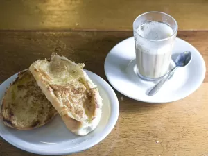 Por que escovar os dentes antes deixa o café da manhã com gosto ruim?