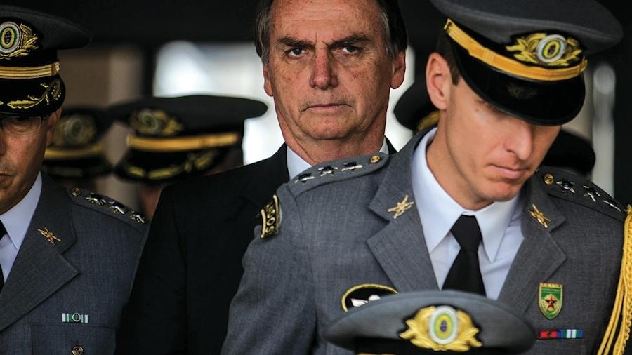 O presidente Jair Bolsonaro: populismo militarista - 
