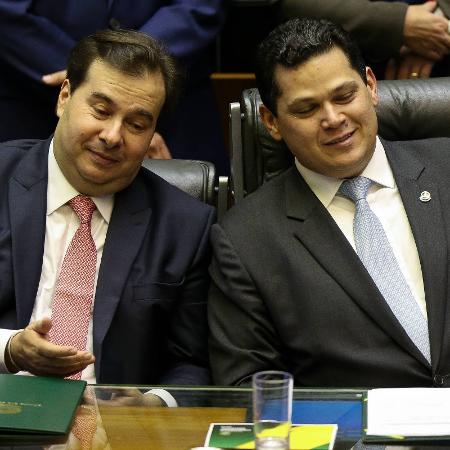 O presidente da Câmara dos Deputados, Rodrigo Maia, e o presidente do Senado, Davi Alcolumbre - false