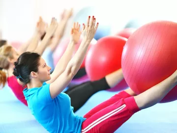 Pilates: 5 exercícios de alongamento, mobilização e core para fazer em casa