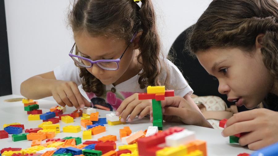 Braile Bricks realizou um projeto piloto em escolas públicas de SP para integrar crianças cegas e videntes  - Divulgação 