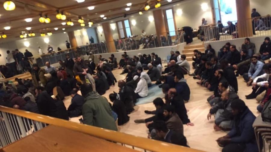 Muçulmanos fazendo suas orações na Sinagoga Central, em Nova York - Reprodução/Facebook