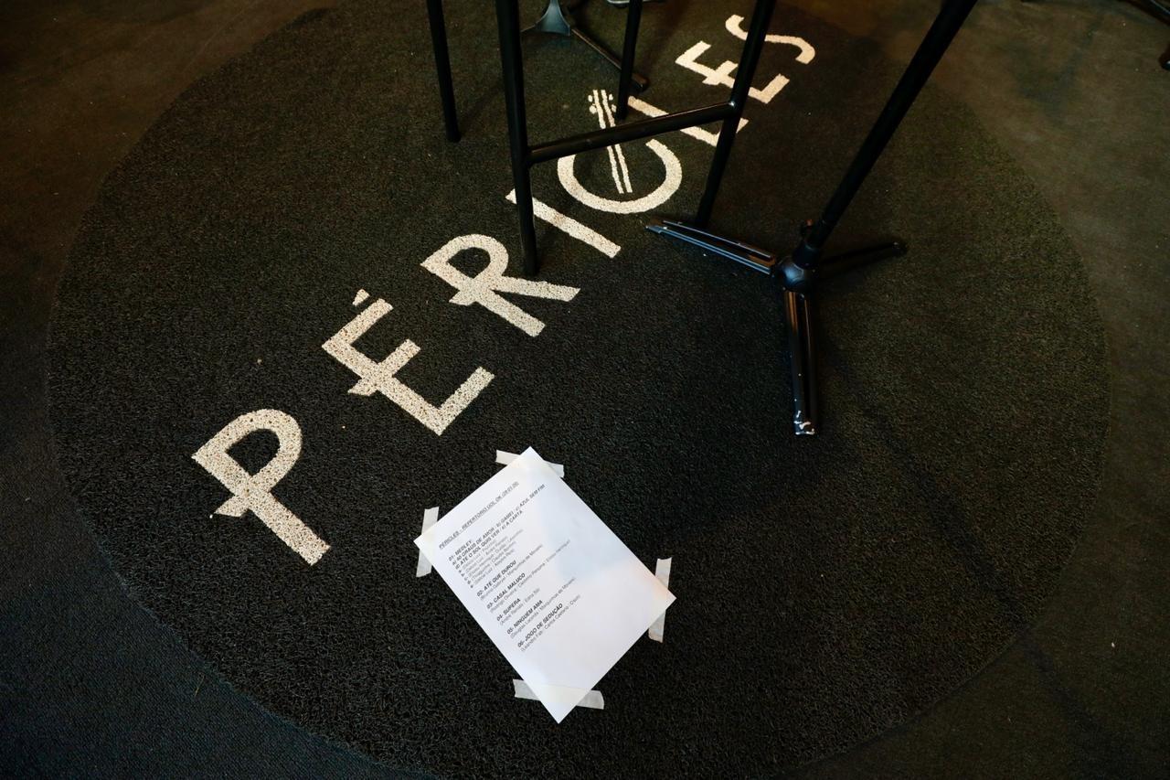 Palco do Estúdio UOL com o setlist de Péricles - Mariana Pekin/UOL