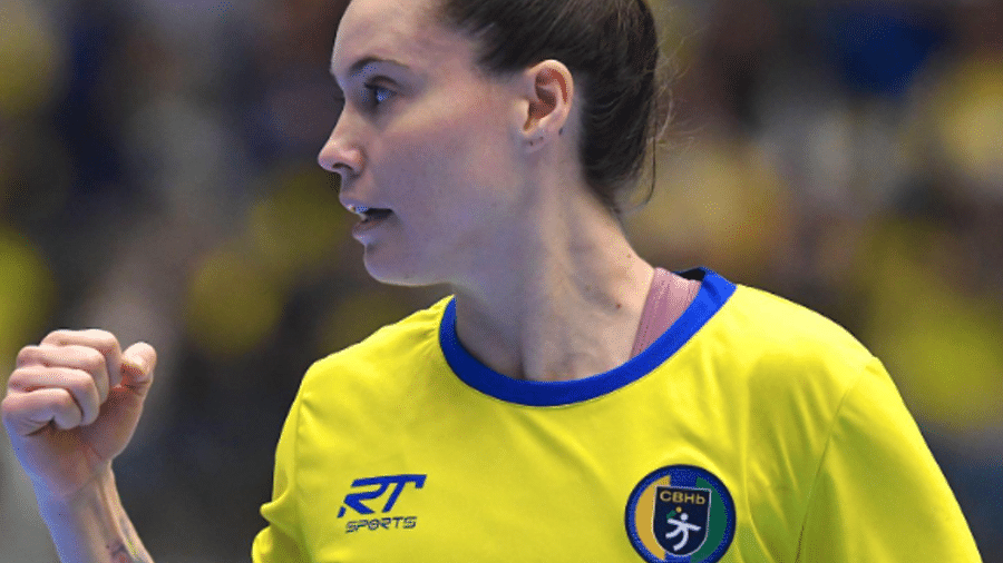 Lari Rauno Lari Araújo, do handebol, encanta com beleza de fio-dental