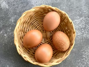 Ficar sem comer ovo não é bom, mas qual o limite?