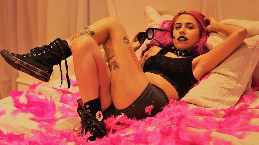A youtuber Vanessa Danieli deixou a carreira de atriz pornô no passado - Divulgação