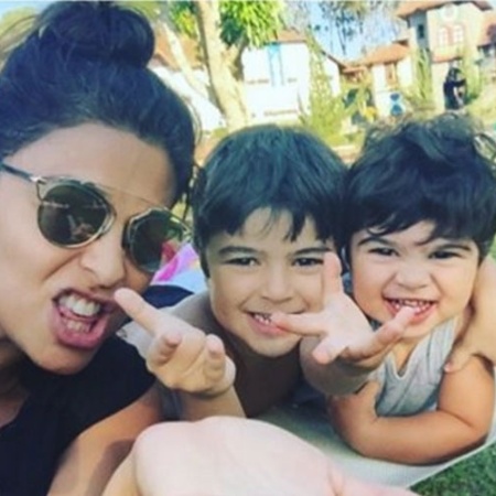 A super mamãe Juliana Paes com os filhos Pedro e Antônio - Reprodução/Instagram 