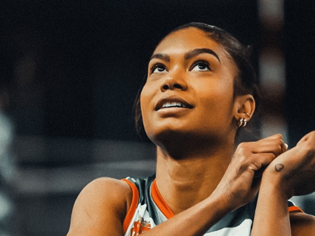 Lorenne é confirmada pelo campeão russo – Web Vôlei