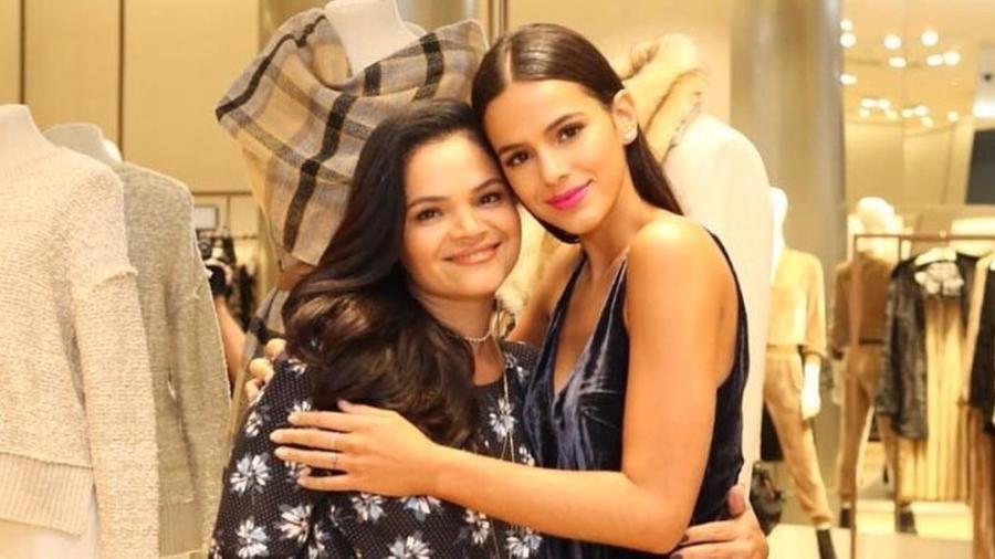 Bruna Marquezine afastou a mãe da função de empresária ao completar 18 anos