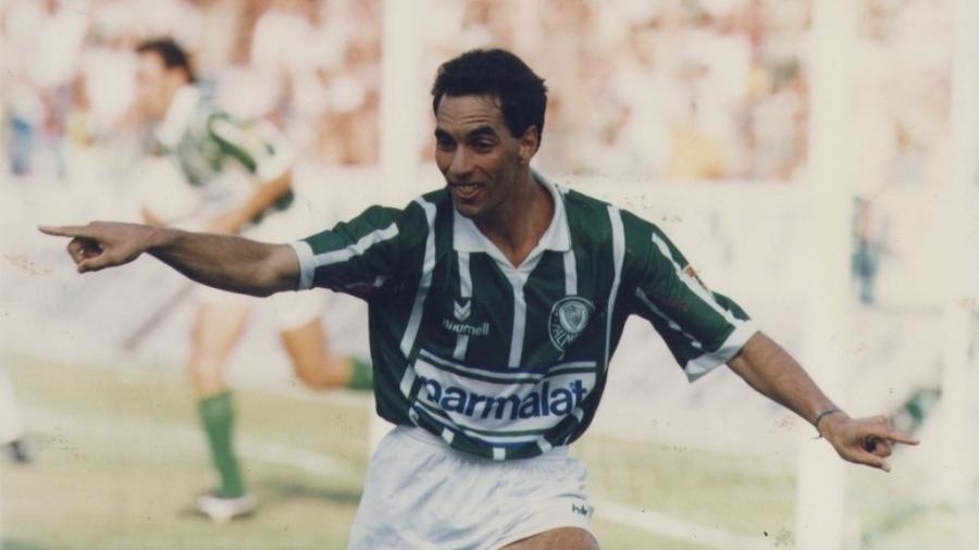 Edmundo em ação pelo Palmeiras, clube pelo qual obteve mais destaque na carreira - Folhapress