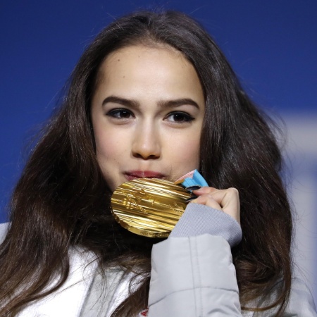 Alina Zagitova, de apenas 15 anos, competiu nos Jogos de Inverno sem representar a Rússia - Eric Gaillard/Reuters